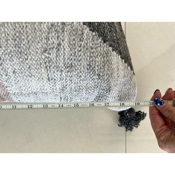 Jada Outdoor Pillow Set NWT - Picture 5 of 8